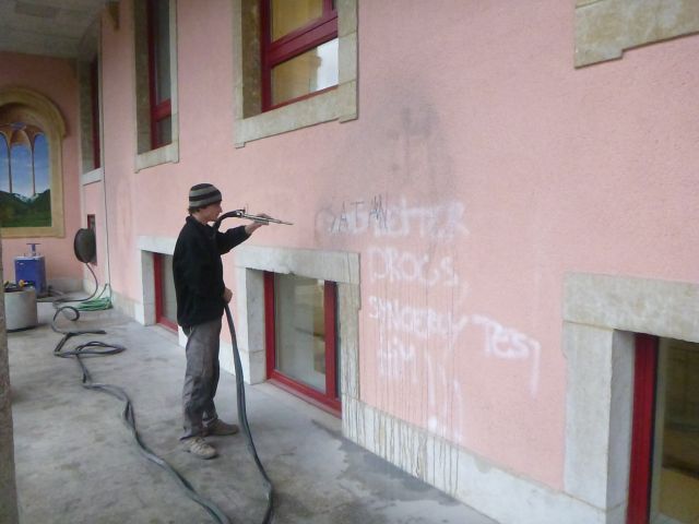 Nettoyage de graffiti et tag par aéro-gommage humide - hydrogommage