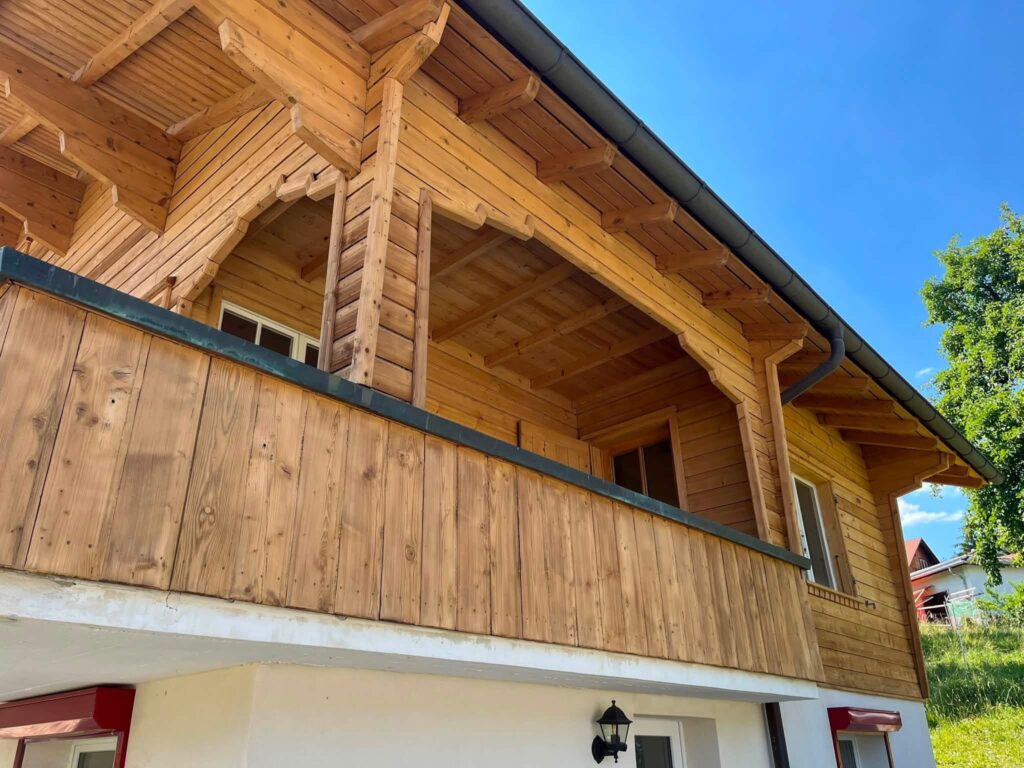 Rénovation d&rsquo;un chalet en bois à Loveresse