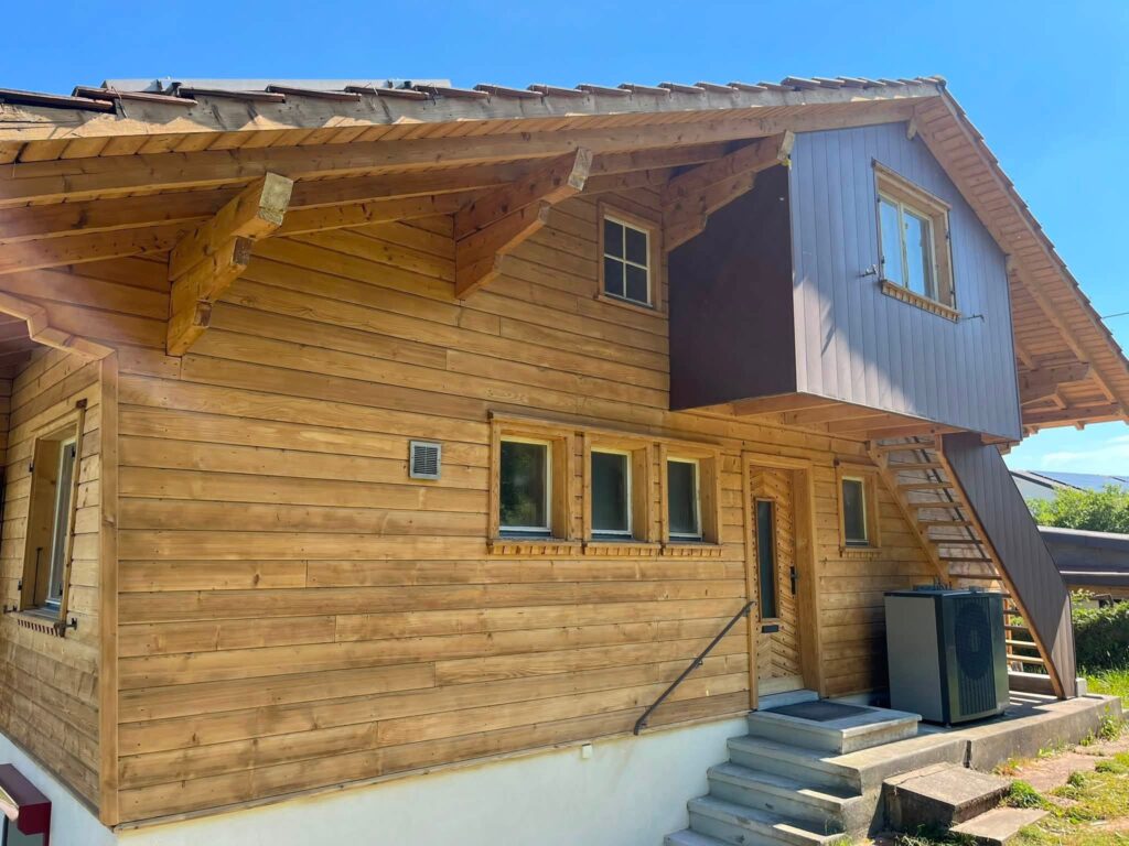 Rénovation d&rsquo;un chalet en bois à Loveresse