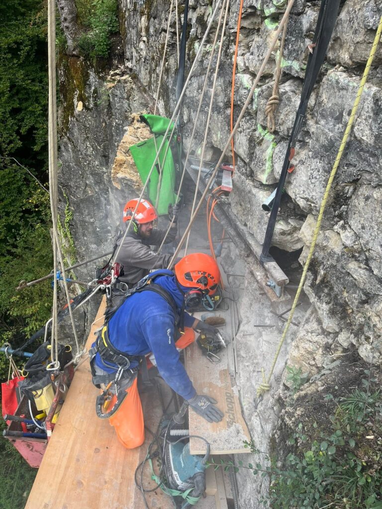 Stabilisation d&rsquo;un mur de soutènement par bétonnage